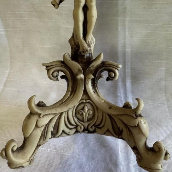 Large Resin Jesus Christ on the Cross Statue - Picture 4 of 6